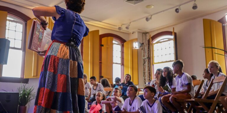 Novas tecnologias impactam hábito de contação de histórias novas-tecnologias-impactam-habito-de-contacao-de-historias