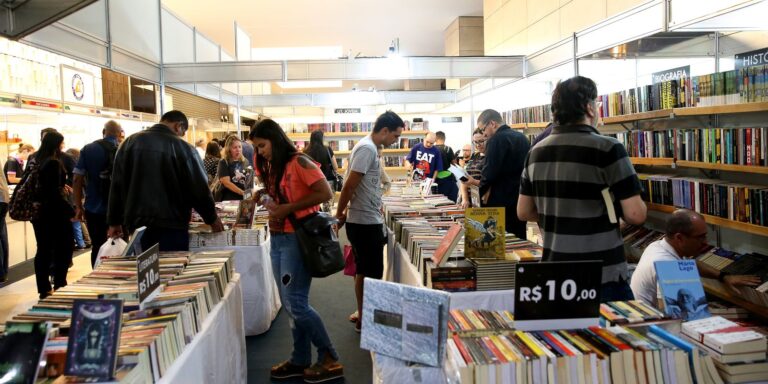 Cresce número de consumidores de livros em 2025 no Brasil cresce-numero-de-consumidores-de-livros-em-2025-no-brasil