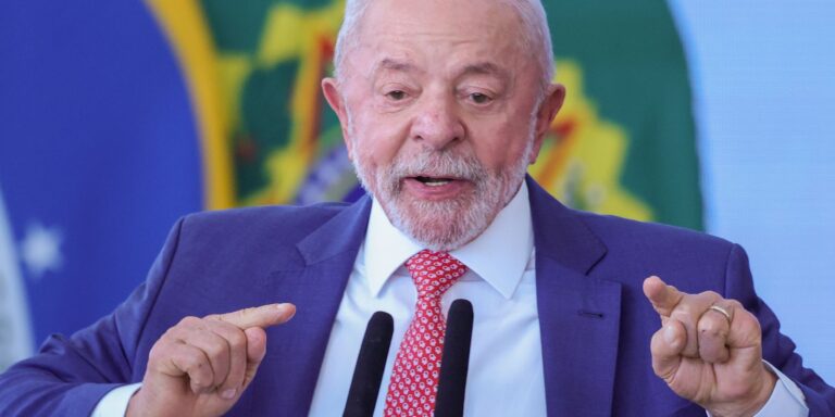 Lula cobra respeito e rejeita interferência dos EUA lula-cobra-respeito-e-rejeita-interferencia-dos-eua