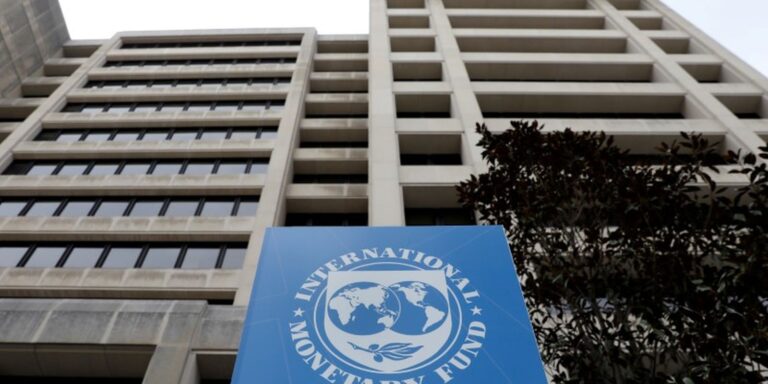 FMI destaca resiliência da economia brasileira e projeta PIB de 2,5% fmi-destaca-resiliencia-da-economia-brasileira-e-projeta-pib-de-2,5%